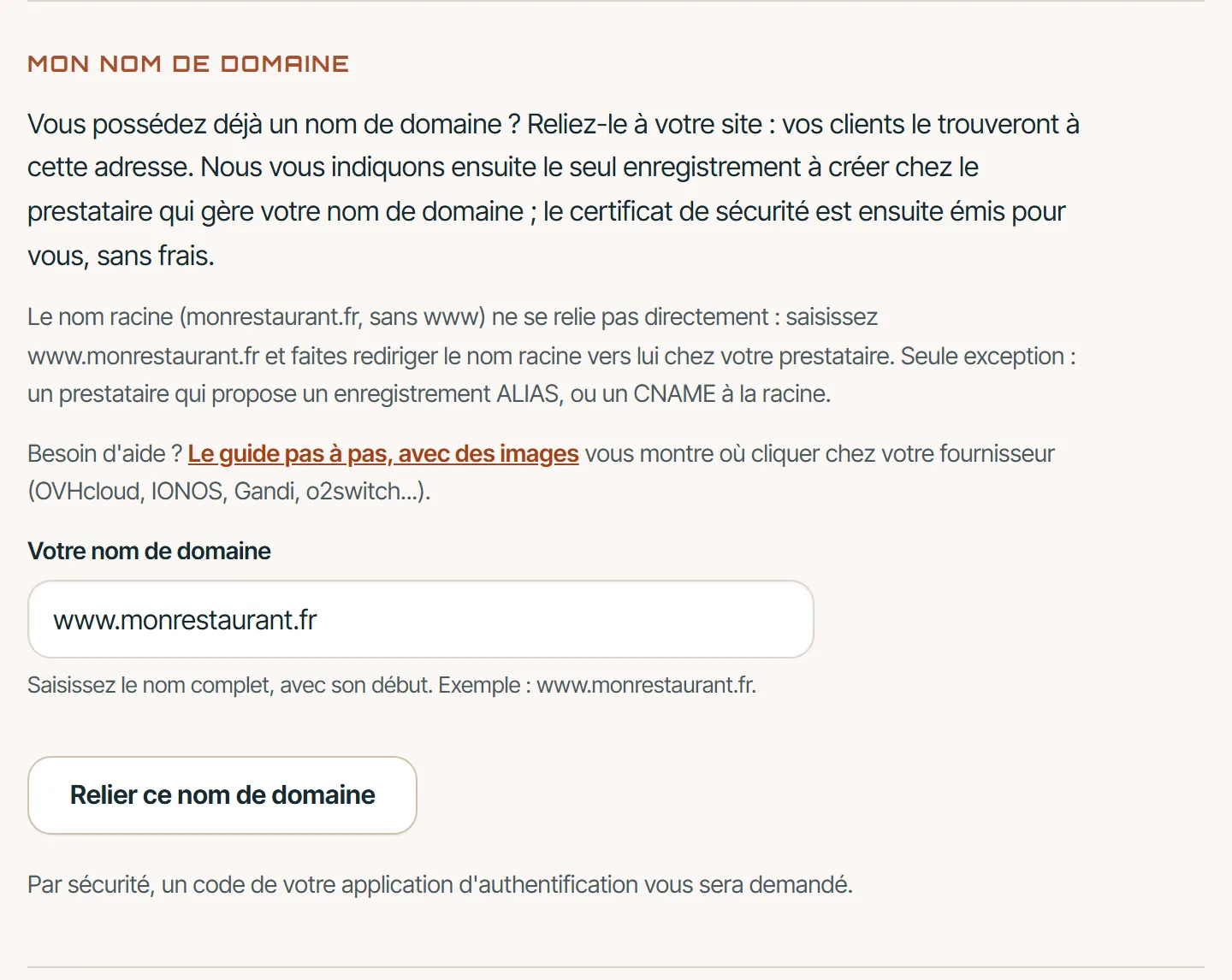 Espace client, Mon site : la carte « Mon nom de domaine » avec le champ « Votre nom de domaine » rempli (www.monrestaurant.fr) et le bouton « Relier ce nom de domaine ».